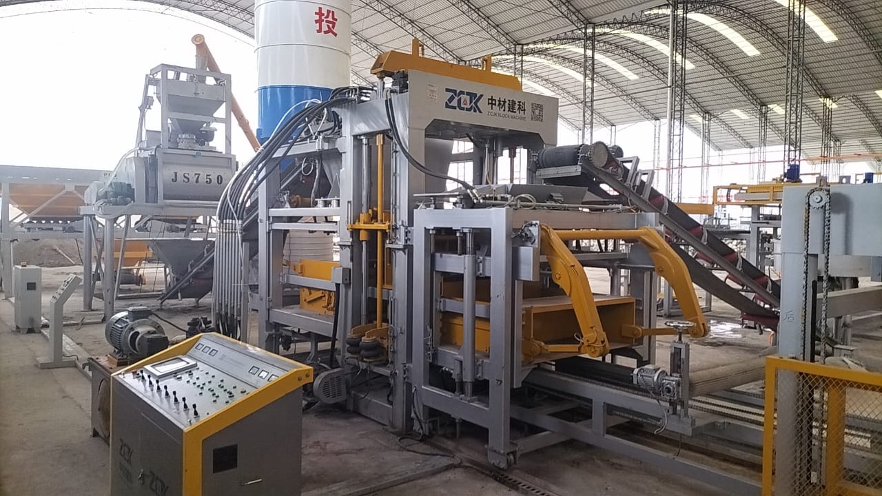 Máquina para fabricar bloques huecos completamente automática
